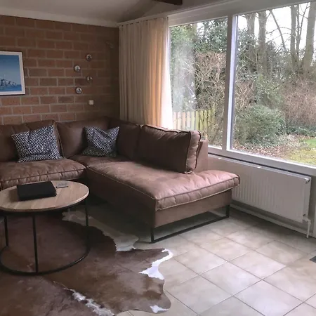 Ferienbungalow Mit Privatem Garten Warmenhuizen